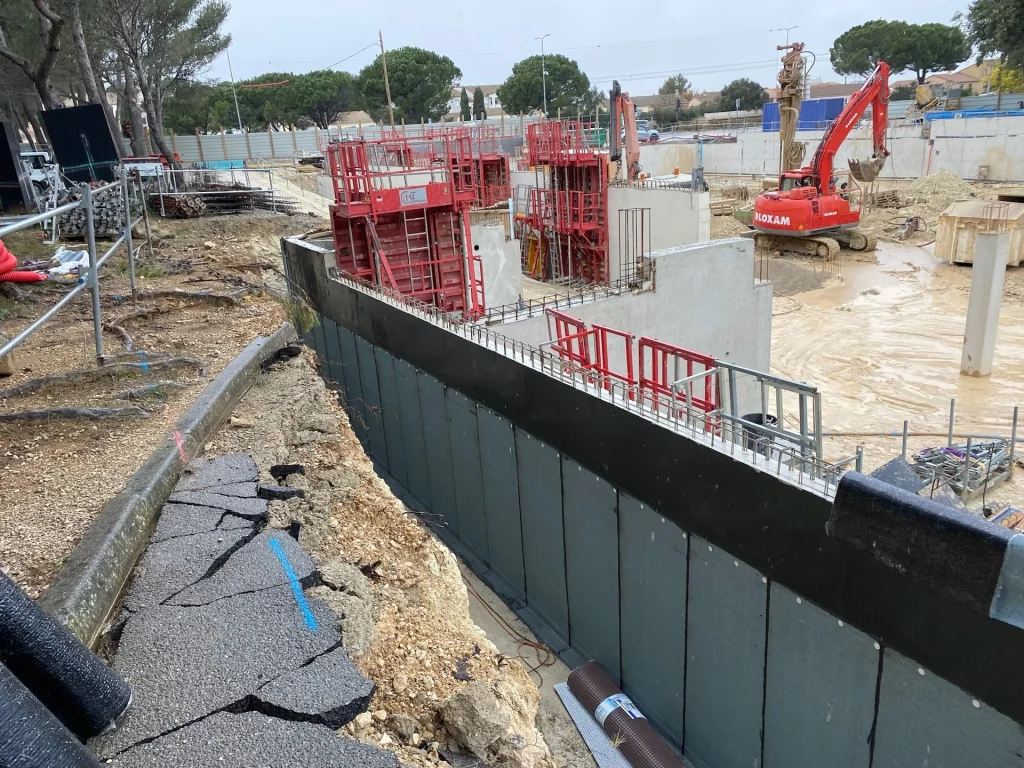 Chantier médiathèque Istres par Sud Ecran